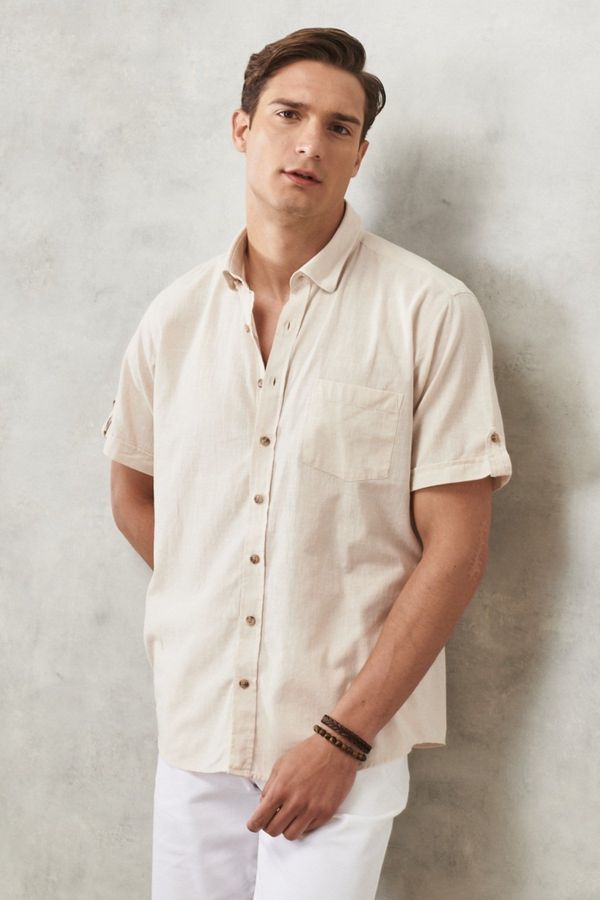 AC&Co / Altınyıldız Classics AC&Co / Altınyıldız Classics Men's Beige Comfort Fit Relaxed-Cut Buttoned Collar Linen Look 100% Cotton Flared Short Sleeve Shirt.
