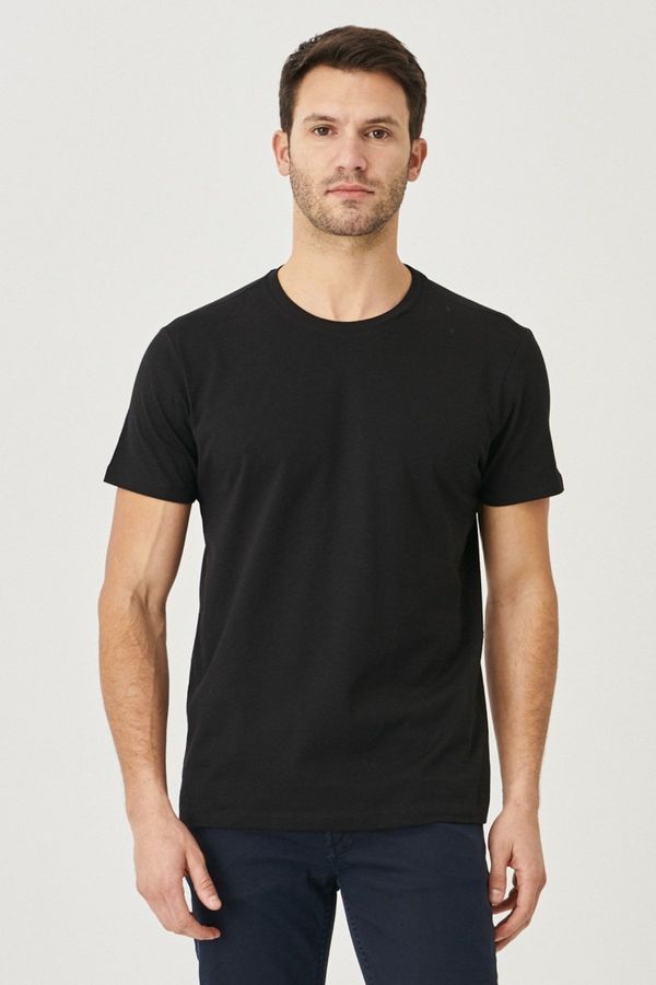AC&Co / Altınyıldız Classics AC&Co / Altınyıldız Classics Men's Black 100% Cotton Slim Fit Slim Fit Crewneck Short Sleeved T-Shirt.