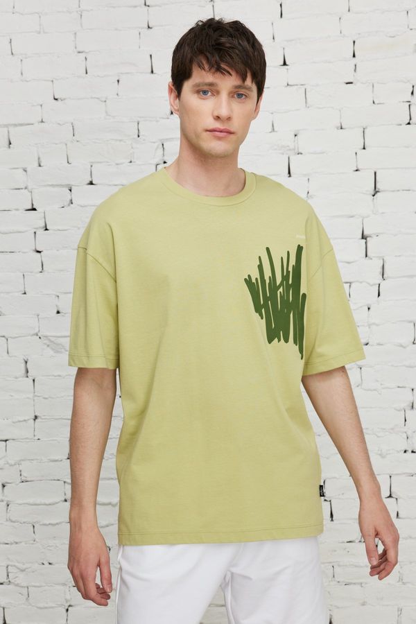 AC&Co / Altınyıldız Classics AC&Co / Altınyıldız Classics Men's Green Oversized Loose Fit 100% Cotton Crew Neck Printed T-Shirt.