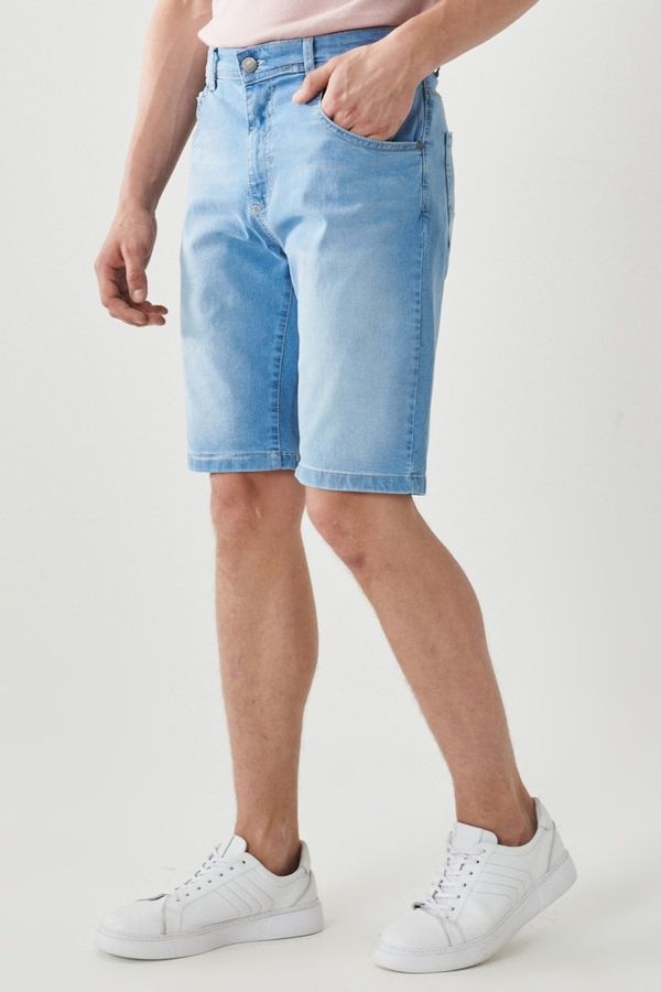 AC&Co / Altınyıldız Classics AC&Co / Altınyıldız Classics Men's Ice Blue Comfort Fit Comfortable Cut, 5 Pockets Flexible Denim Jeans Shorts.
