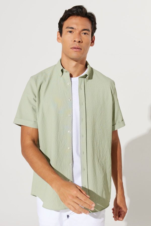 AC&Co / Altınyıldız Classics AC&Co / Altınyıldız Classics Men's Khaki Slim Fit Slim Fit Buttoned Collar See-through Patterned Short-Sleeved Shirt.