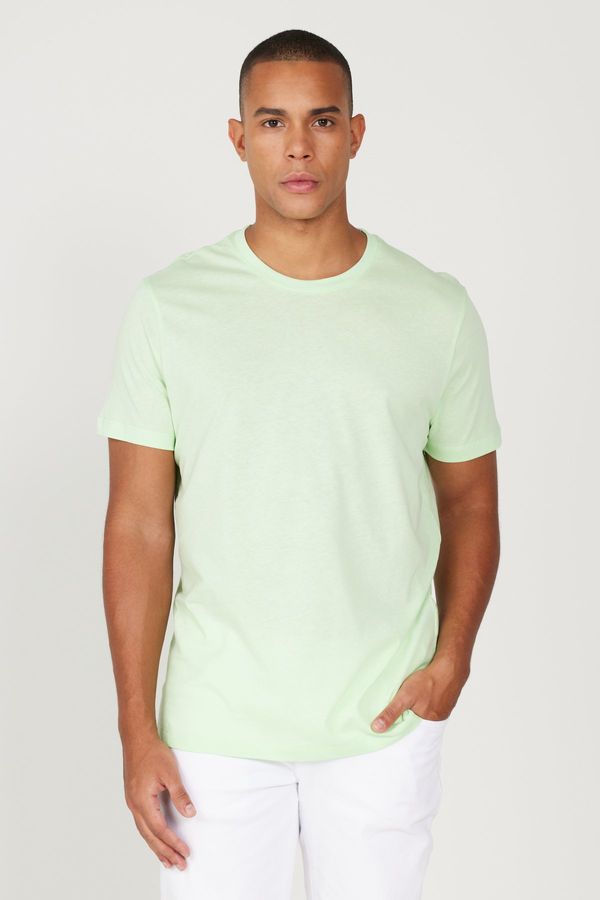 AC&Co / Altınyıldız Classics AC&Co / Altınyıldız Classics Men's Light Green Slim Fit Slim Fit 100% Cotton Crew Neck Short Sleeved T-Shirt.