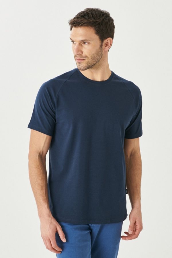 AC&Co / Altınyıldız Classics AC&Co / Altınyıldız Classics Men's Navy Blue Slim Fit Slim Fit Crew Neck Cotton Flexible T-Shirt