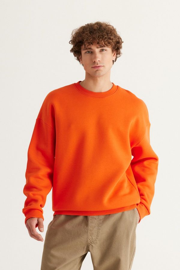AC&Co / Altınyıldız Classics AC&Co / Altınyıldız Classics Men's Orange Oversize Loose Fit Fleece Inner 3 Threads Crew Neck Cotton Sweatshirt.