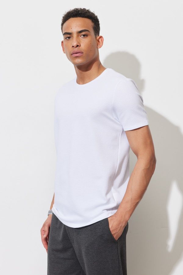AC&Co / Altınyıldız Classics AC&Co / Altınyıldız Classics Men's White Slim Fit Slim Fit Modal Crew Neck Soft Key Flexible Basic T-Shirt