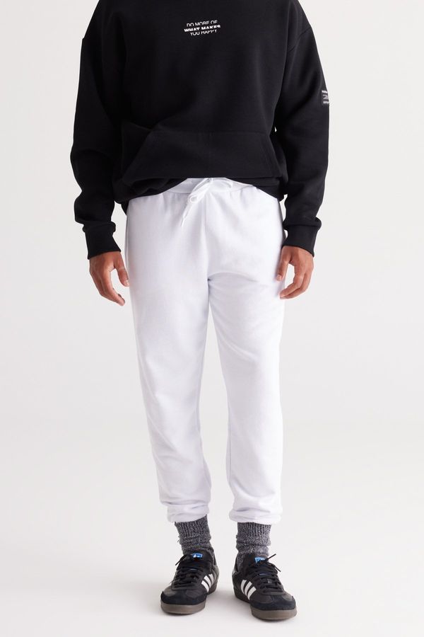 AC&Co / Altınyıldız Classics AC&Co / Altınyıldız Classics Men's White Standard Fit Normal Cut Comfortable Cotton Sweatpants with Side Pockets.