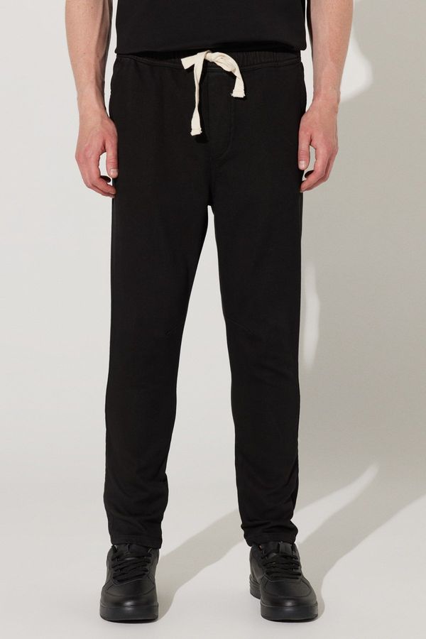 ALTINYILDIZ CLASSICS ALTINYILDIZ CLASSICS Men's Black Slim Fit Slim Fit Cotton Trousers with Side Pockets.