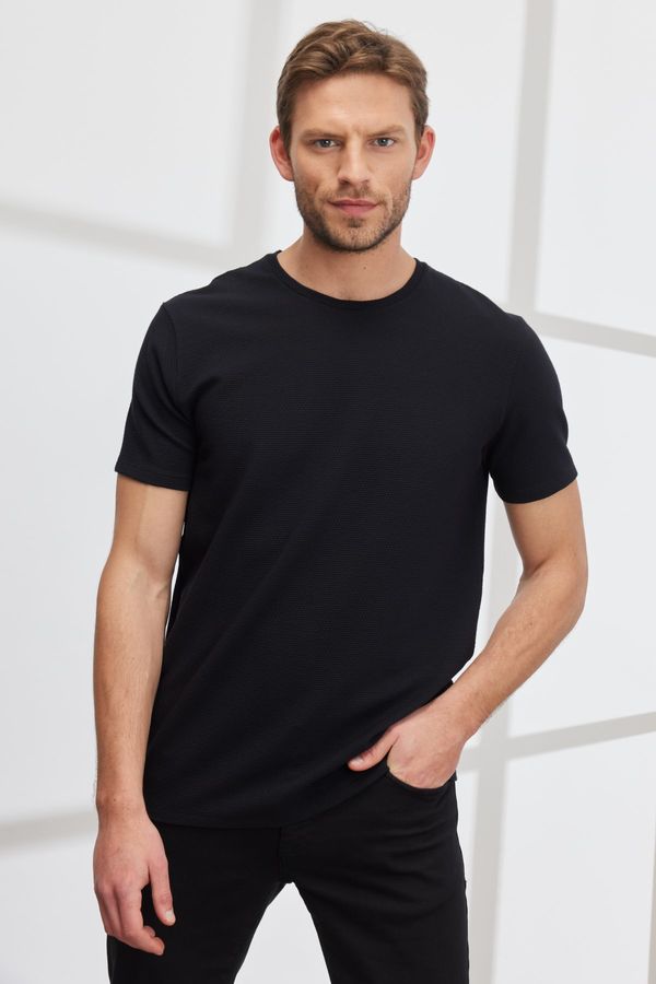 ALTINYILDIZ CLASSICS ALTINYILDIZ CLASSICS Men's Black Slim Fit Slim Fit Crew Neck Short Sleeved Soft Touch Basic T-Shirt.