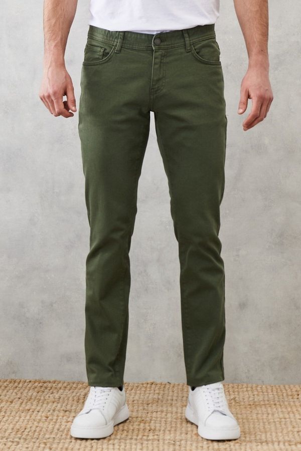 ALTINYILDIZ CLASSICS ALTINYILDIZ CLASSICS Men's Green 360-Degree Flexibility in All Directions, Comfortable Slim Fit Slim Fit Trousers.