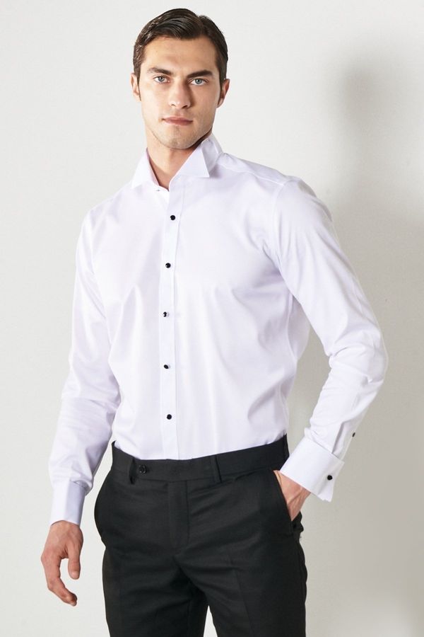 ALTINYILDIZ CLASSICS ALTINYILDIZ CLASSICS Men's White Anti-Iron Anti-Crinkle, Slim Fit Slim Fit 100% Cotton Shirt with Collar Collar.