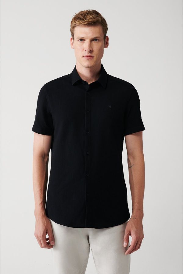 Avva Avva Men's Black Easy-to-Iron Classic Collar Knitted Lycra Cotton Slim Fit Slim Fit Short Sleeve Shirt