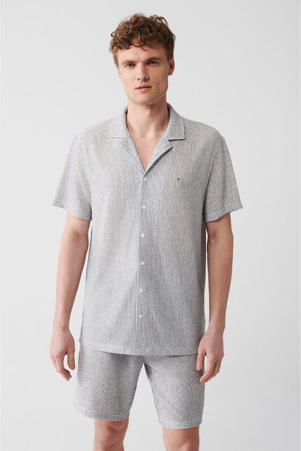 Avva Avva Men's White Cuban Collar Knitted Jacquard Easy-Iron Short Sleeve Standard Fit Regular Cut Shirt