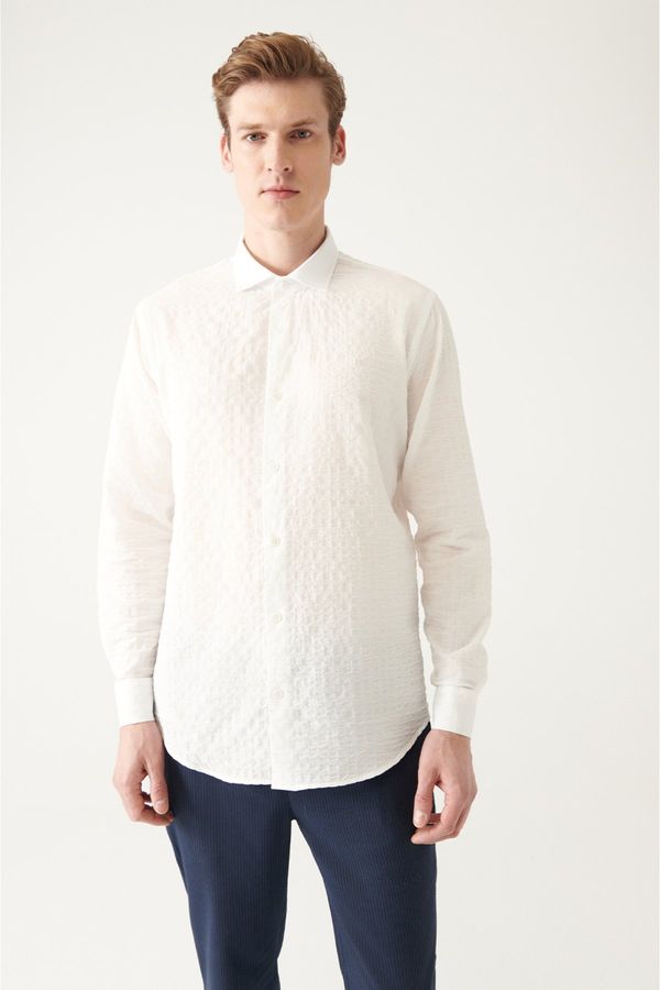 Avva Avva Men's White Embossed Cotton Classic Collar Standard Fit Normal Cut Shirt