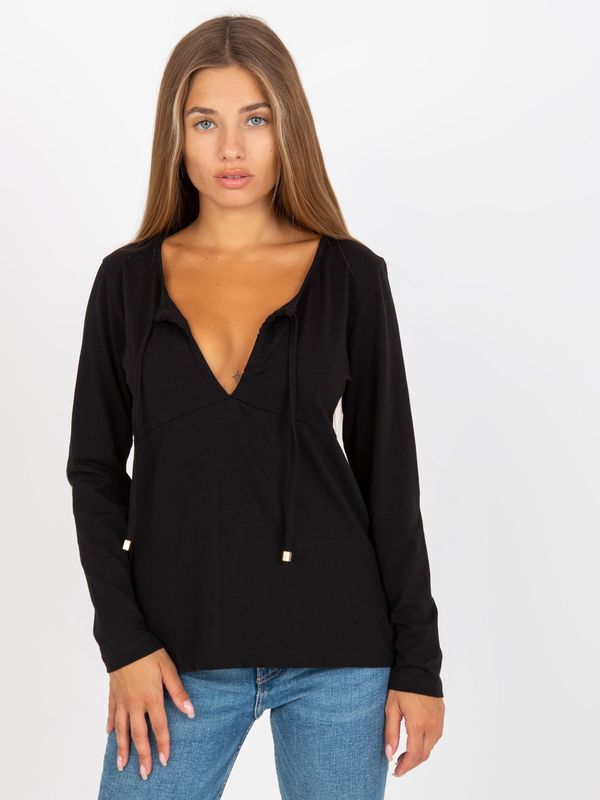 Fashionhunters Basic black blouse with tied neckline RUE PARIS