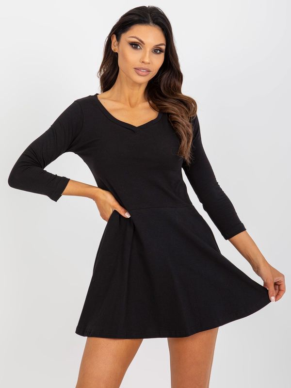 Fashionhunters Basic black flowing minidress with pockets