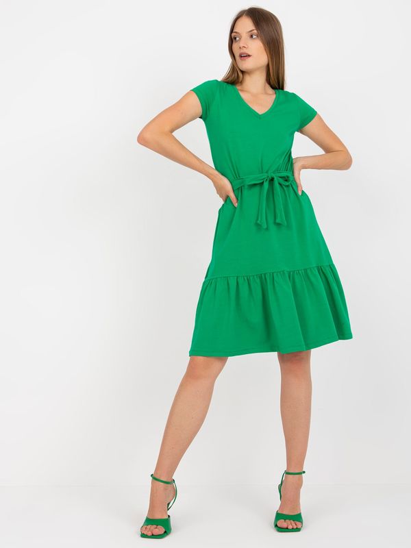 Fashionhunters Basic green dress with binding RUE PARIS