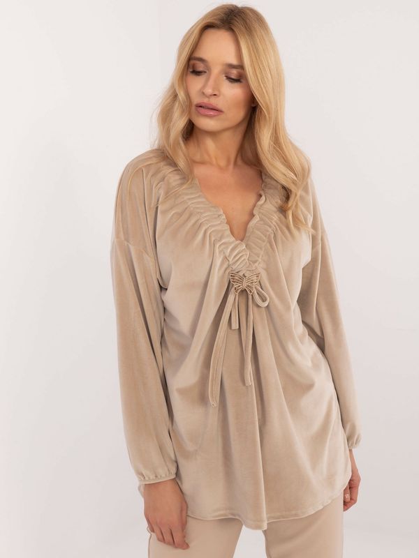 Fashionhunters Beige velour blouse large size