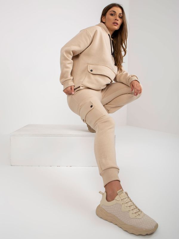 Fashionhunters Beige women's tracksuit with cargo trousers