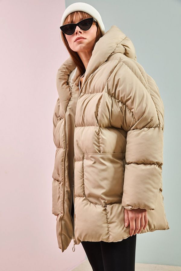 Bianco Lucci Bianco Lucci Women's Beige Oversized Puffy Coat with Large Double Pockets.