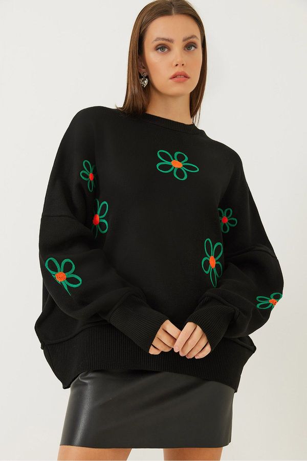Bianco Lucci Bianco Lucci Women's Daisy Embroidered Knitwear Sweater