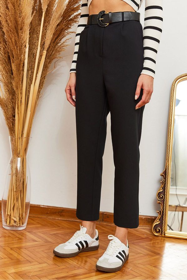 Bianco Lucci Bianco Lucci Women's Knitted Buckle Detail Belted Atlas Trousers 3868