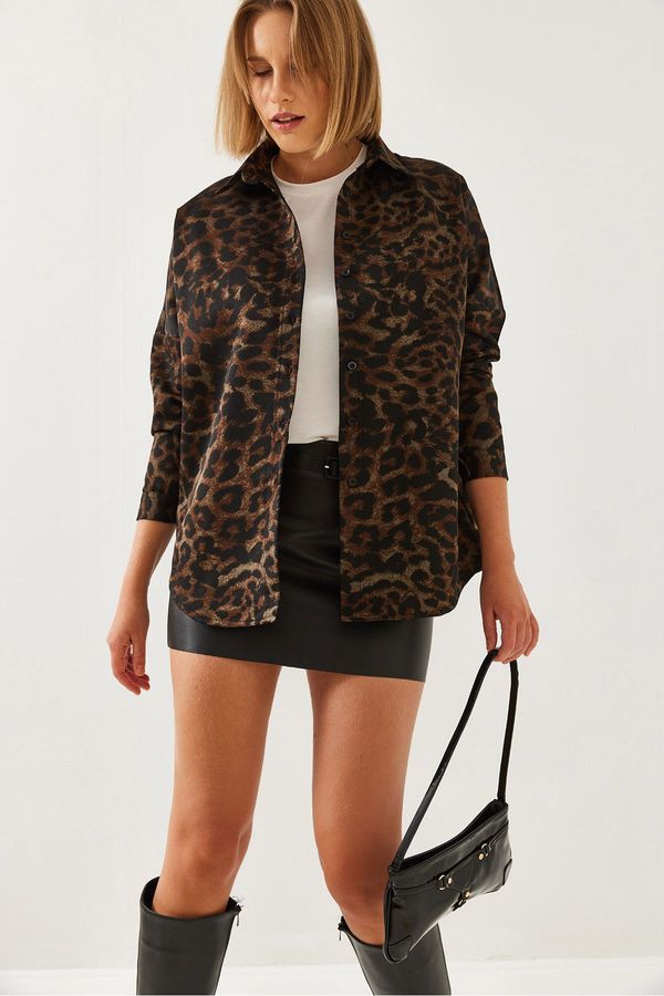 Bianco Lucci Bianco Lucci Women's Leopard Print Bat Sleeve Shirt