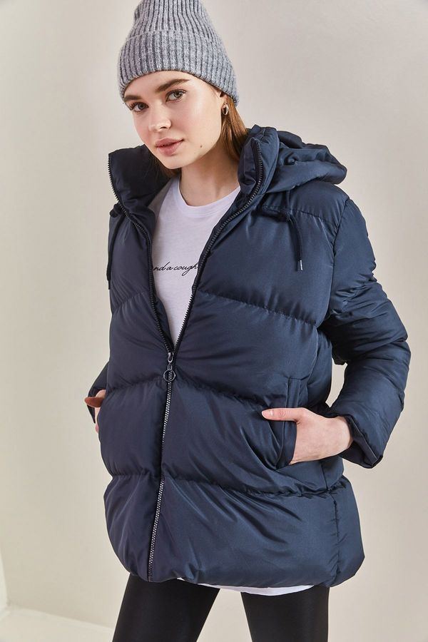 Bianco Lucci Bianco Lucci Women's Long puffer jacket with a Lace-up hood.