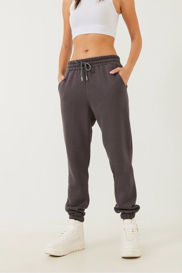 Bianco Lucci Bianco Lucci Women's Pocket Detailed Elastic Leg Sweatpants MBHS011