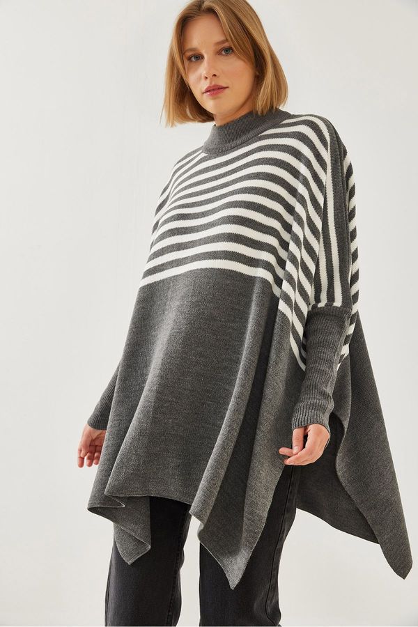 Bianco Lucci Bianco Lucci Women's Striped Knitwear Poncho 10244