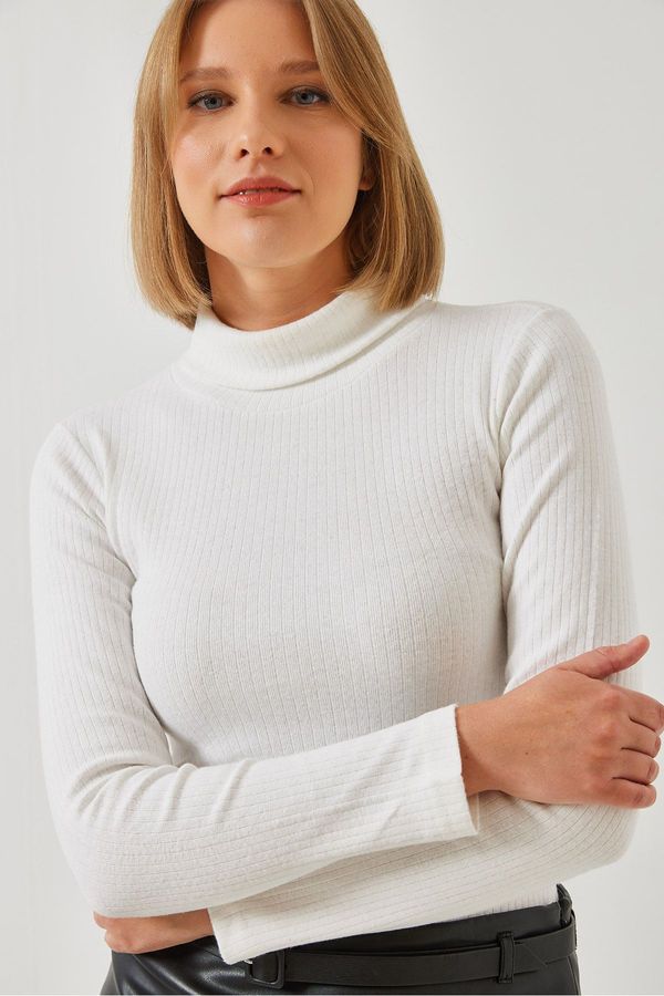 Bianco Lucci Bianco Lucci Women's Turtleneck Report Basic Blouse 0009