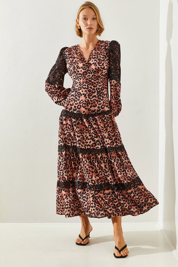 Bianco Lucci Bianco Lucci Women's V-Neck Lace Detailed Backless Leopard Print Long Dress 21760