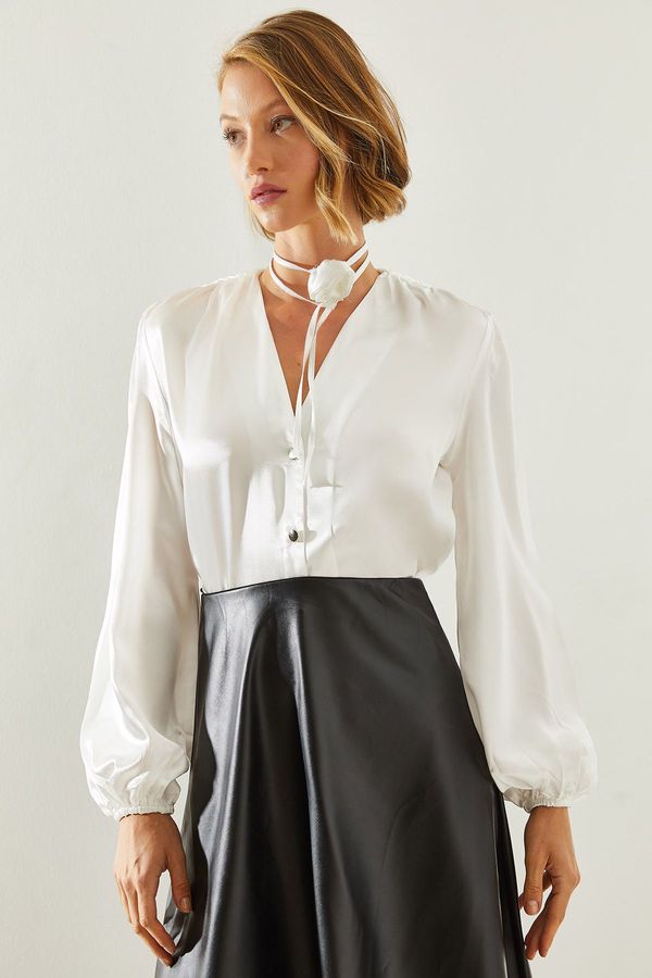 Bianco Lucci Bianco Lucci Women's V-Neck Shoulder Pleated Floral Accessory Satin Shirt 2310