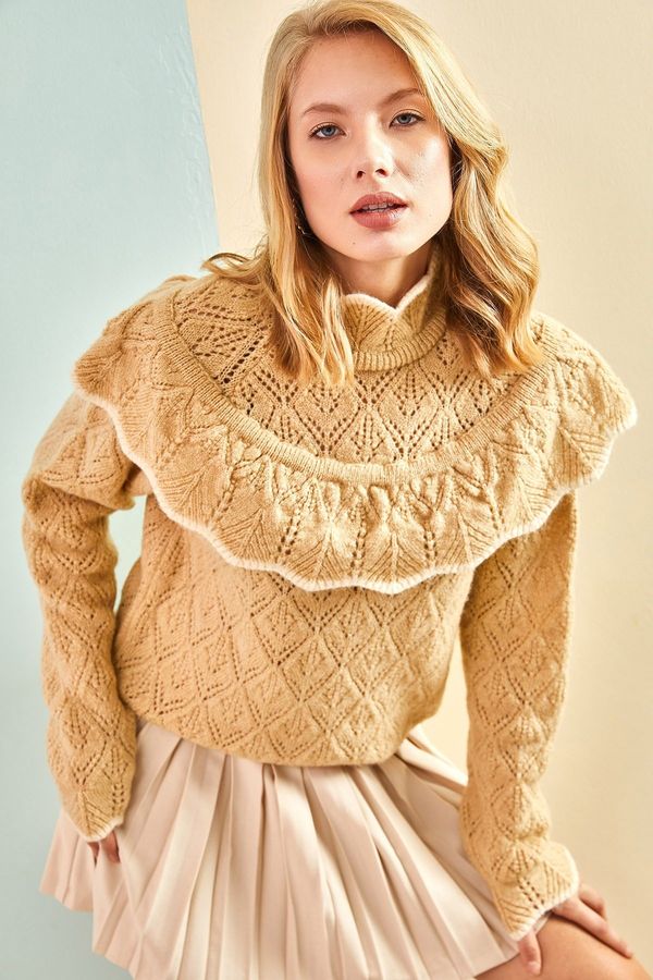 Bianco Lucci Bianco Lucci Women's White Striped Half Turtleneck Knitwear Sweater with Openwork Frills.