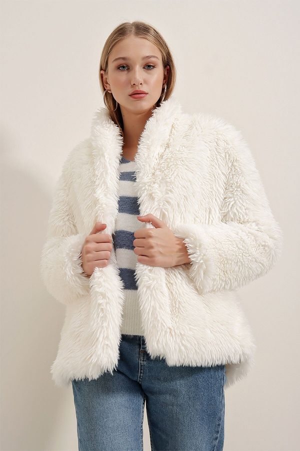 Bigdart Bigdart 9088 Plush Coat - White
