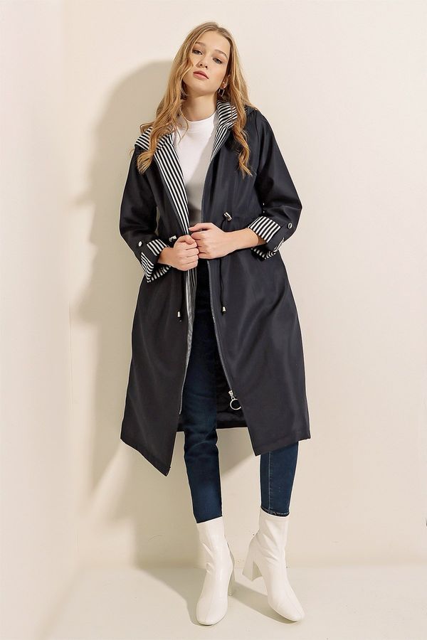 Bigdart Bigdart 9091 Dark Blue - Trench Coat with Pleated Waist and a Hooded Hood.