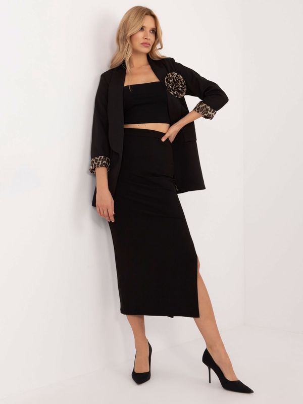 Fashionhunters Black fitted midi skirt