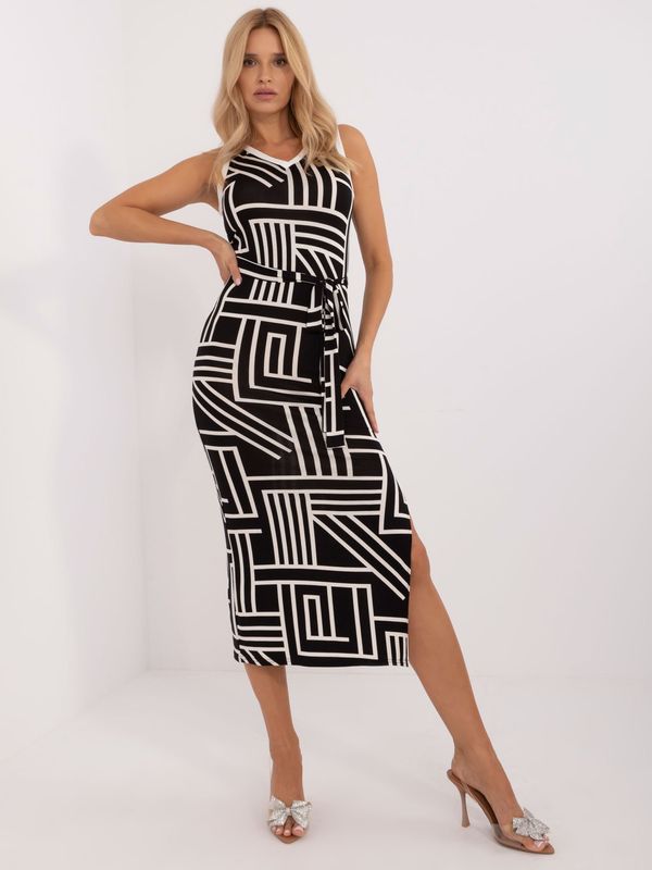 Fashionhunters Black fitted sleeveless midi dress