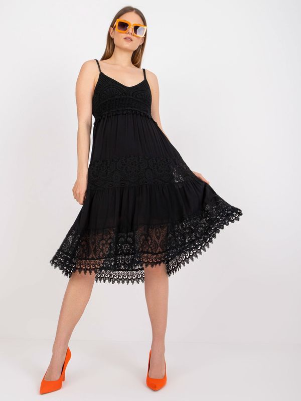 Fashionhunters Black flowing dress on hangers with lace OCH BELLA