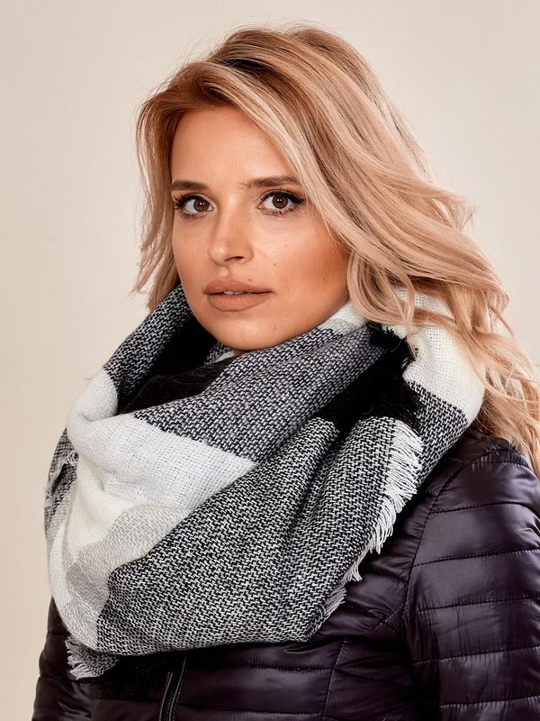 Fashionhunters Black knitted scarf