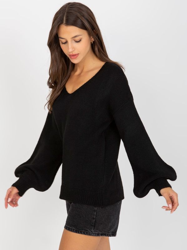 Fashionhunters Black thin classic sweater with neck to V OCH BELLA