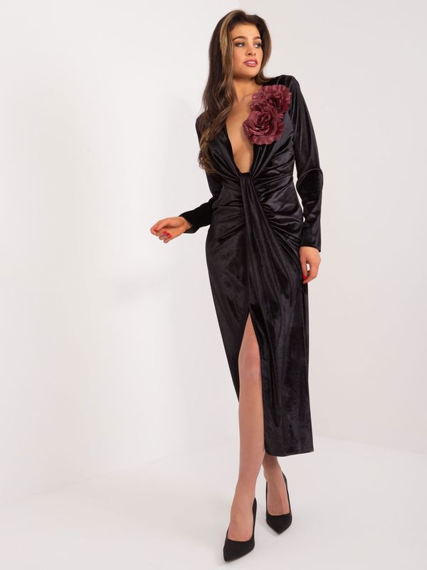 Fashionhunters Black velvet evening dress with slit