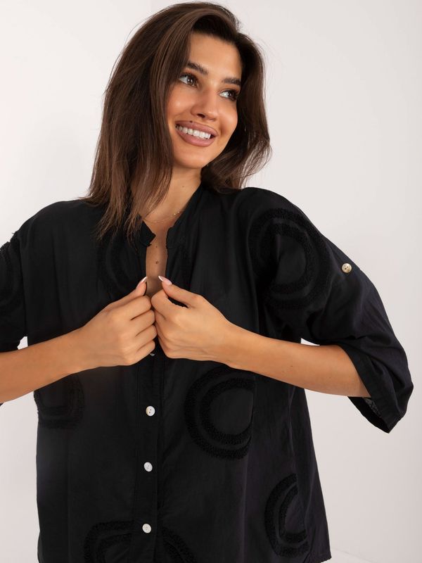 Fashionhunters Black women's oversize shirt with a stand-up collar