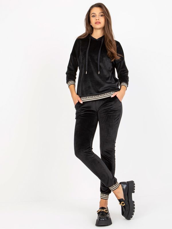 Fashionhunters Black women's velour set with sweatshirt