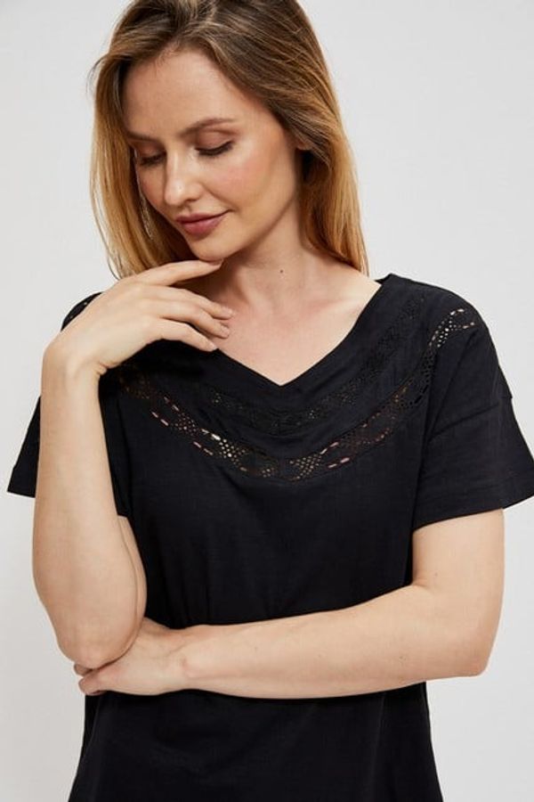 Moodo Blouse with lace neckline