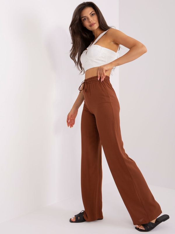 Fashionhunters Brown fabric trousers with high waist