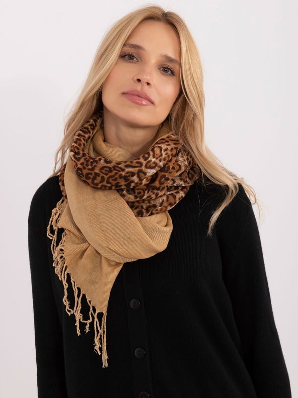 Fashionhunters Brown leopard scarf