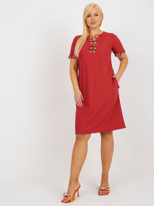 Fashionhunters Burgundy cotton dress of larger size with lace