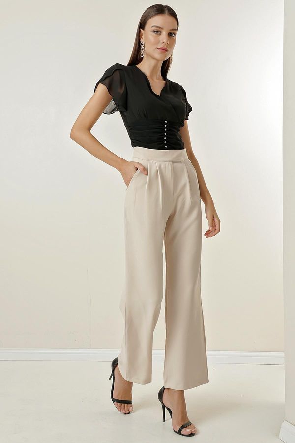 By Saygı By Saygı A snap fastener at the waist, Pockets and Wide Leg Trousers.