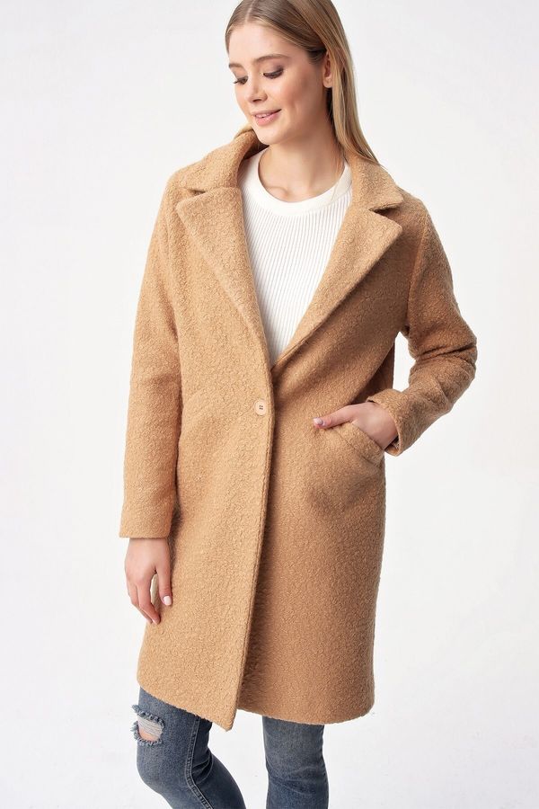 By Saygı By Saygı One Button with Pockets, Lined Boucle Coat Camel