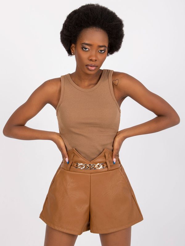 Fashionhunters Camel shorts made of eco-leather Iwetta